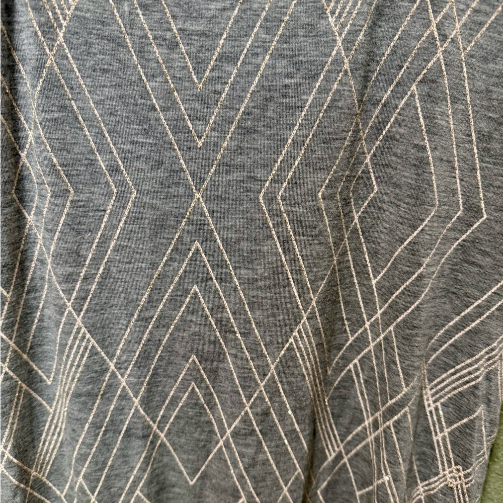 White House Black Market Gray Geometric Short Sleeve Top - Picture 2 of 4